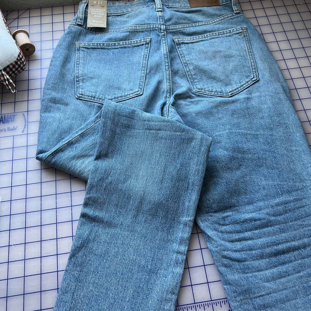 NWT Size 27 Madewell Curvy Perfect Jean in Coney Wash: destroyed edition - Picture 5 of 7